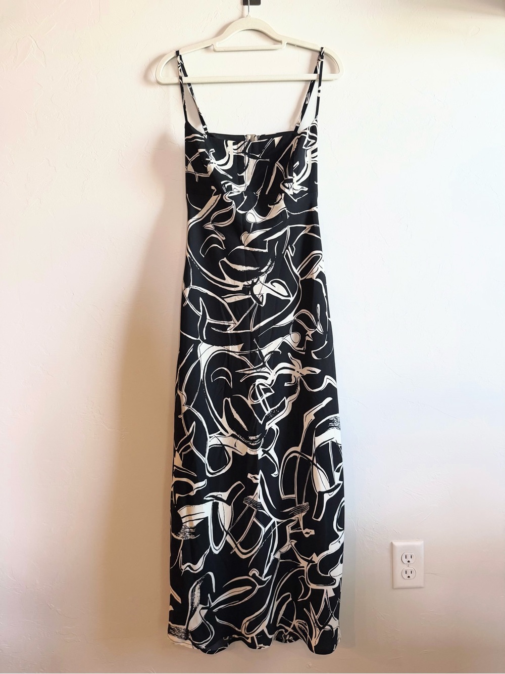 Le Lis Open-Back Maxi Dress